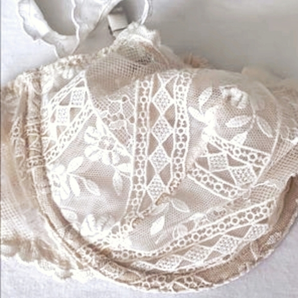 New Victoria's Secret Designer Collection  Lace Demi Bra 32D - Picture 3 of 7